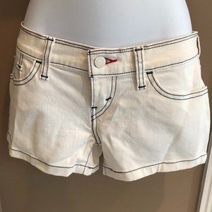 Woman's Levis shorts size 25